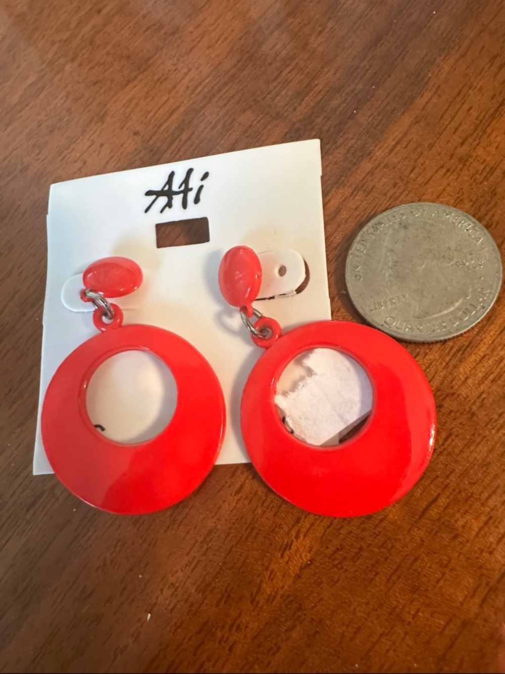 New‎ on Packaging Vintage 80s Red Plastic Circular Drop Post Earrings - Picture 2 of 3